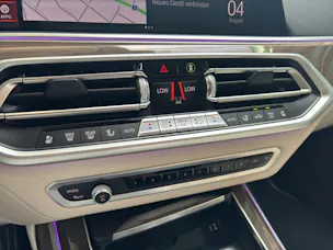 BMW X7 M50i