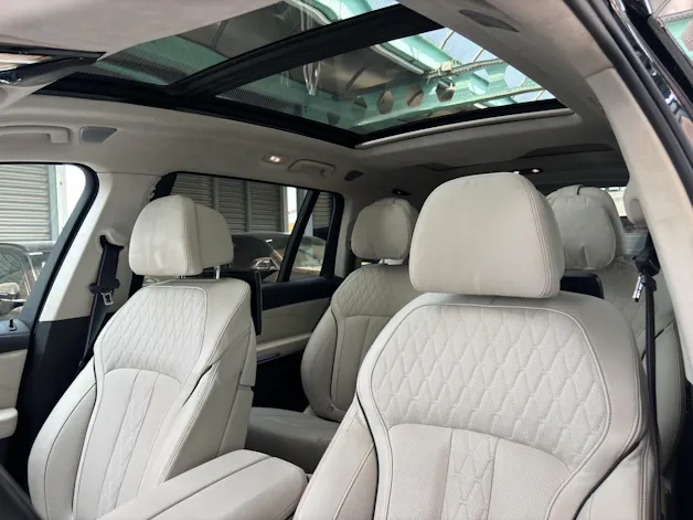 BMW X7 M50i