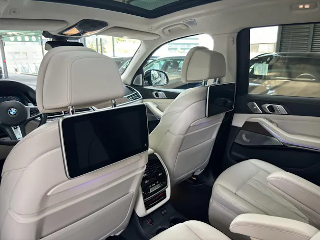 BMW X7 M50i