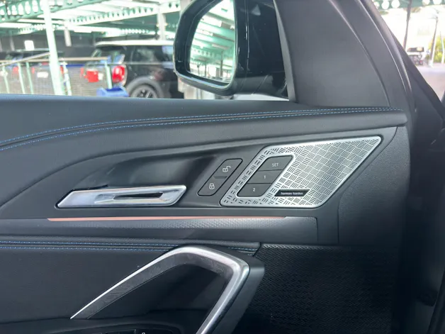 BMW X1 23i xDrive paddles
