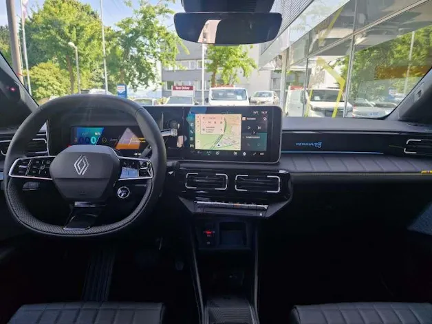Renault R4 E-Tech Comfort Range plein sud iconic