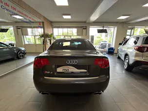 Audi RS4 4.2 V8 quattro