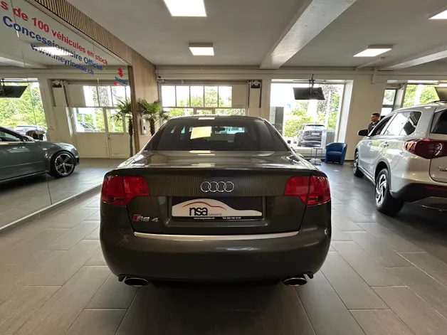 Audi RS4 4.2 V8 quattro