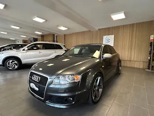 Audi RS4 4.2 V8 quattro