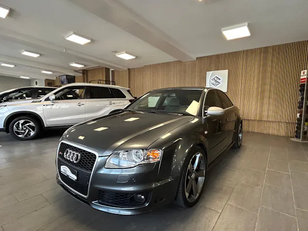 Audi RS4 4.2 V8 quattro
