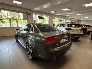 Audi RS4 4.2 V8 quattro