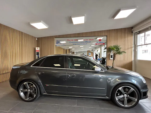 Audi RS4 4.2 V8 quattro
