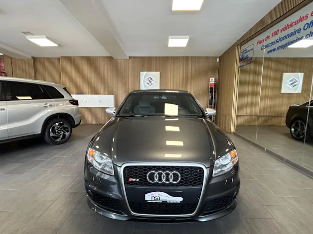 Audi RS4 4.2 V8 quattro