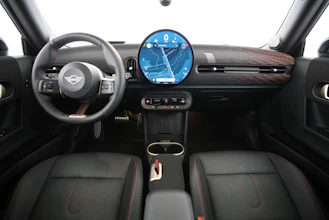 https://vehicle.imgix.net/4370712/3497b665-2783-4c1e-a4fa-b47e9d030427.jpg