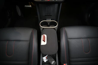 https://vehicle.imgix.net/4370712/d475223b-83dc-4e93-b06b-7050d1bc7903.jpg