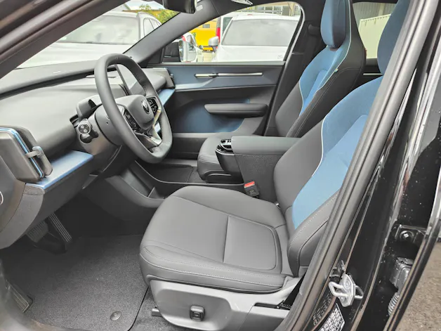Volvo EX30 CC E60 Twin Performance AWD