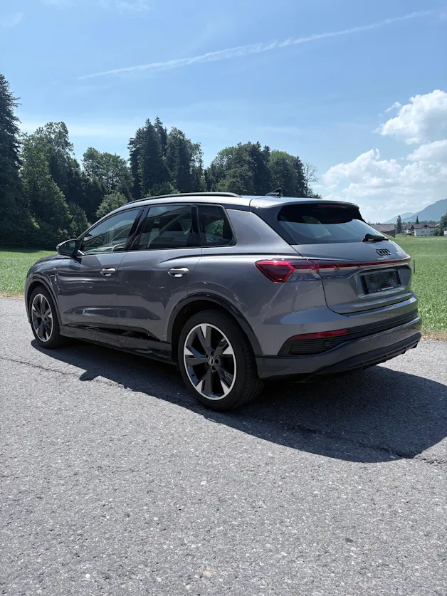 Audi Q4 e-tron 45 Edition Swiss Ski quattro *inkl. Winterkomplettrad + Garantie*