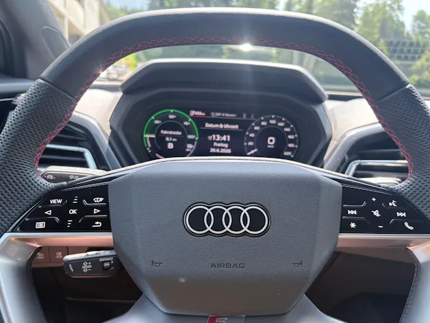 Audi Q4 e-tron 45 Edition Swiss Ski quattro *inkl. Winterkomplettrad + Garantie*