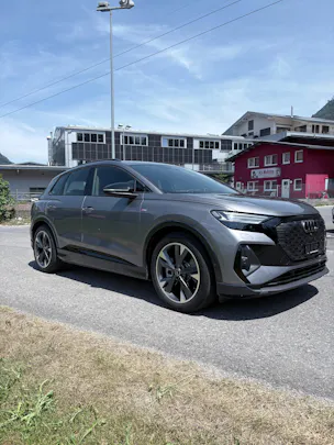 Audi Q4 e-tron 45 Edition Swiss Ski quattro *inkl. Winterkomplettrad + Garantie*