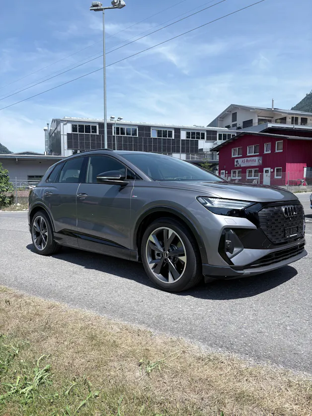 Audi Q4 e-tron 45 Edition Swiss Ski quattro *inkl. Winterkomplettrad + Garantie*