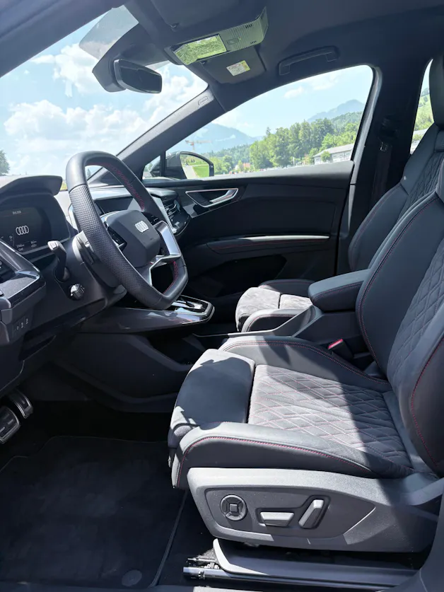 Audi Q4 e-tron 45 Edition Swiss Ski quattro *inkl. Winterkomplettrad + Garantie*
