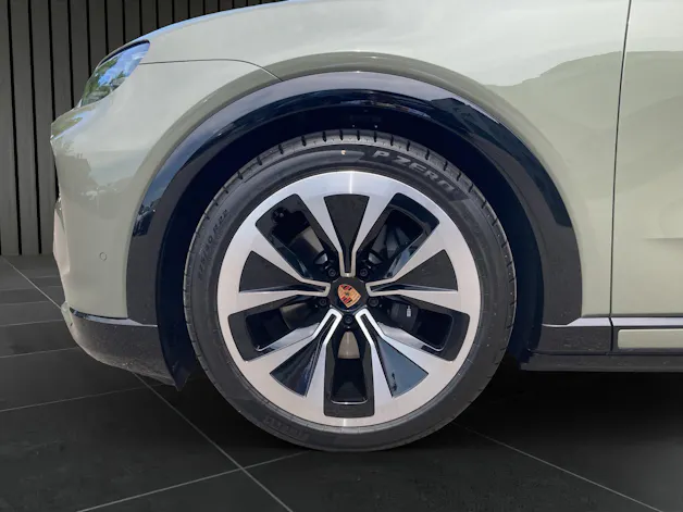 Porsche Cayenne Electric 113 kWh