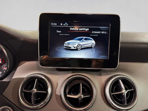 Mercedes-Benz CLA Shooting Brake 220 Urban 4Matic 7G-DCT