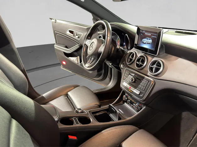 Mercedes-Benz CLA Shooting Brake 220 Urban 4Matic 7G-DCT