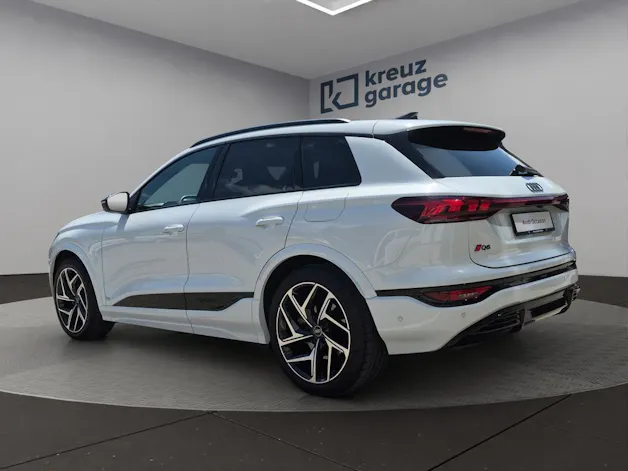 AUDI Q6 e-tron quattro