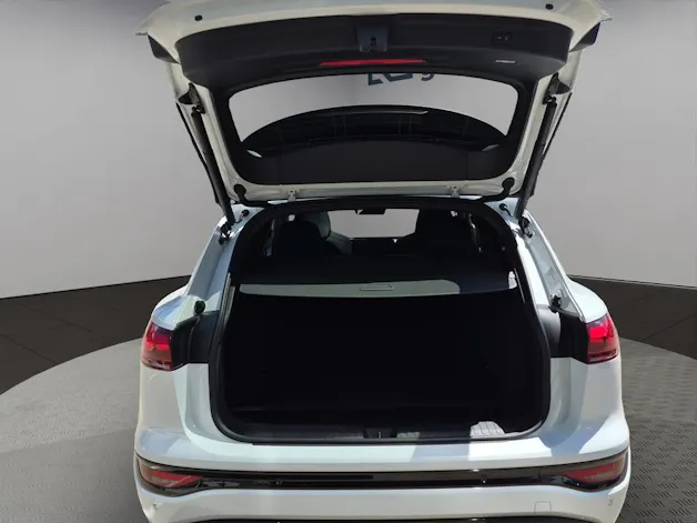 AUDI Q6 e-tron quattro