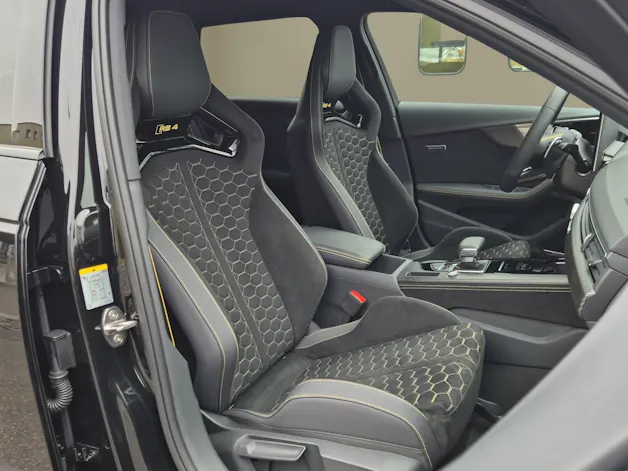 Audi RS4 Avant 25 year edition quattro tiptronic