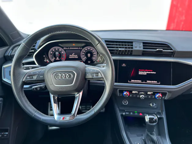 Audi Q3 45 TFSI e S line S-tronic