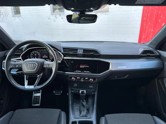 Audi Q3 45 TFSI e S line S-tronic