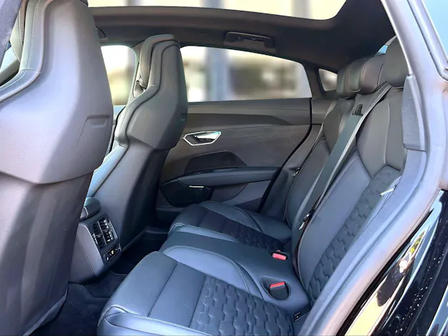 Audi e-tron GT quattro Mythosschwarz Metallic