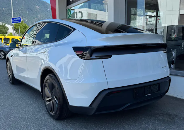 Tesla Model Y Long Range AWD