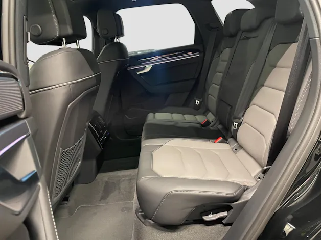 VW Touareg 3.0 TDI R-Line Final Edition Tiptronic