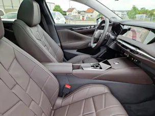DS Automobiles 4 1.6 E-Tense La Première