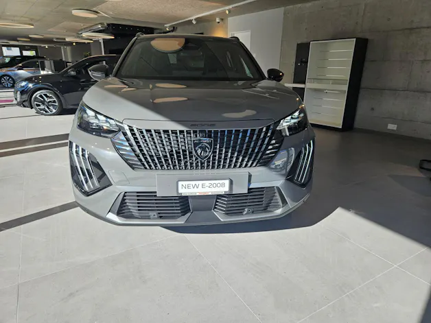 PEUGEOT 2008 1.2 Hybrid 145 GT