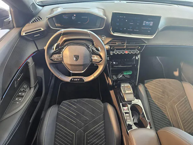 PEUGEOT 2008 1.2 Hybrid 145 GT