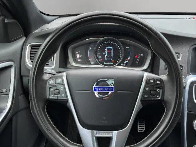 VOLVO V60 D6 AWD Plug-in Hybrid Momentum R-Design