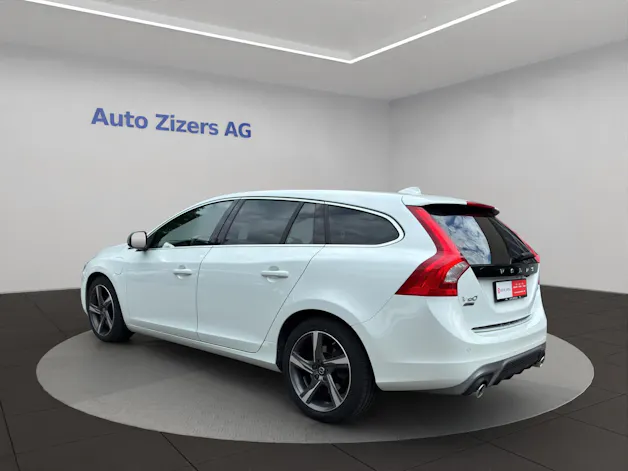 VOLVO V60 D6 AWD Plug-in Hybrid Momentum R-Design