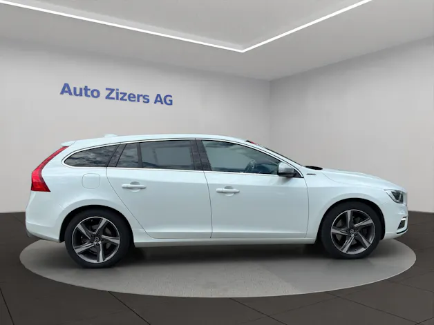 VOLVO V60 D6 AWD Plug-in Hybrid Momentum R-Design