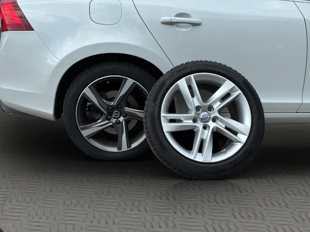 VOLVO V60 D6 AWD Plug-in Hybrid Momentum R-Design