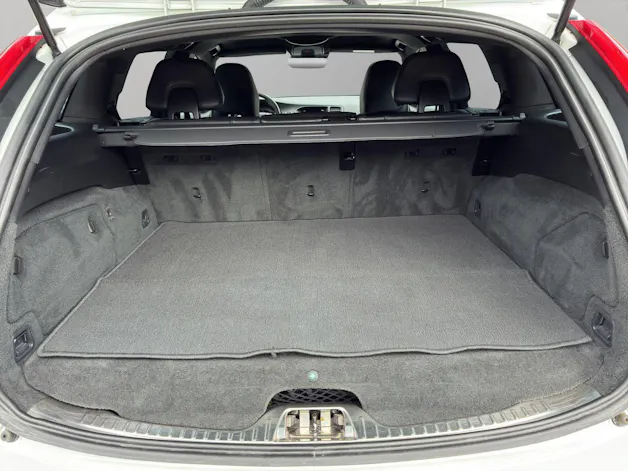 VOLVO V60 D6 AWD Plug-in Hybrid Momentum R-Design