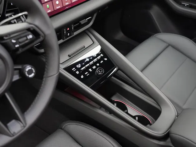 Porsche Macan 4