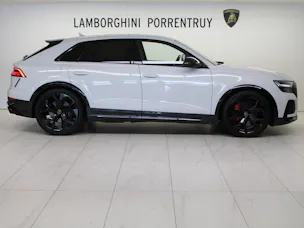 AUDI RSQ8 quattro tiptronic