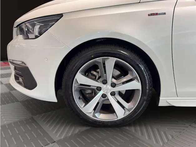 PEUGEOT 308 1.2 Pure Tech GT Line EAT8