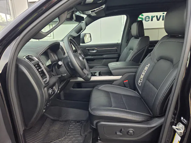 DODGE Ram 1500 5.7 V8 4x4 Rebel 396PS / 3.5T AHK