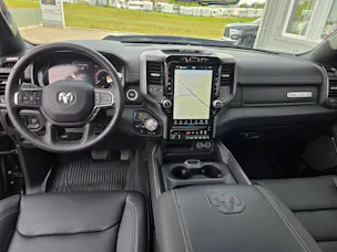 DODGE Ram 1500 5.7 V8 4x4 Rebel 396PS / 3.5T AHK