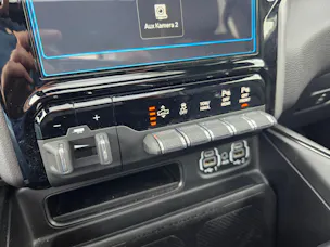 DODGE Ram 1500 5.7 V8 4x4 Rebel 396PS / 3.5T AHK