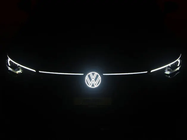 VW Golf VIII Variant 1.5 eTSI R-Line DSG