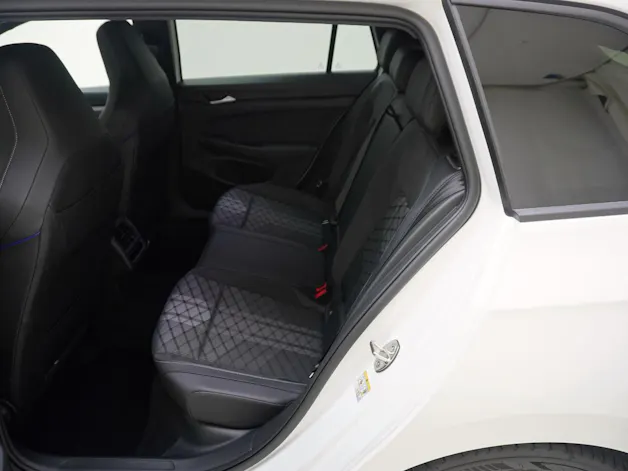 VW Golf VIII Variant 1.5 eTSI R-Line DSG