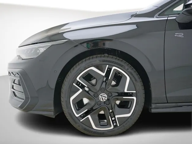 VW Golf VIII Variant 1.5 eTSI R-Line DSG