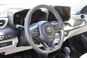 Suzuki Swift 1.2 Sakura Top Hybrid