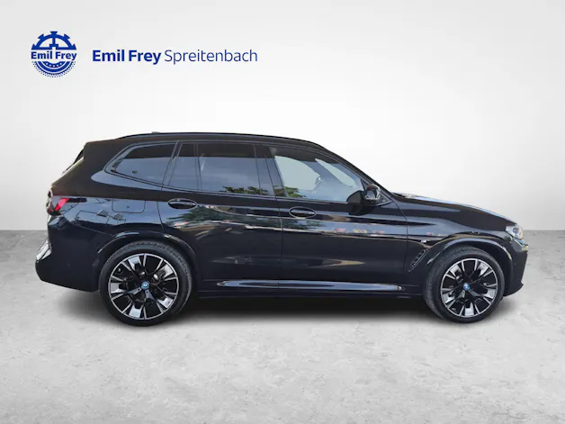 BMW iX3 E-Motor / ab 3,99% Leasing bei Abschluss einer Protect Autoversicherung